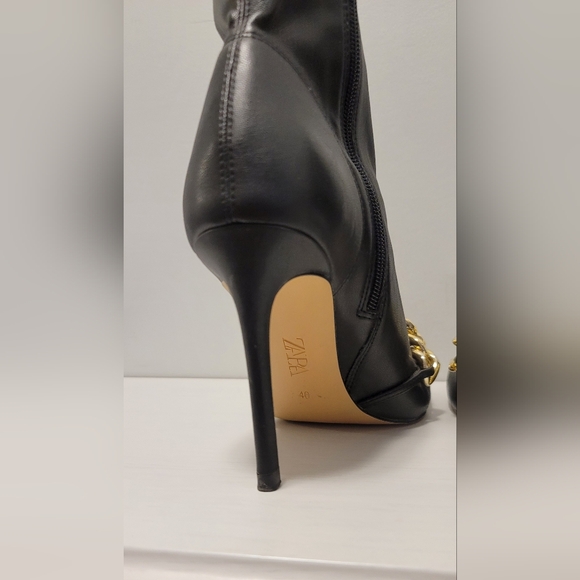 ZARA GOLD CHAIN FAUX LEATHER ANKLE BOOTS BLACK SIZEUS 9/ EU 40 - Picture 12 of 16